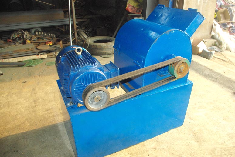 粉餅機，碎餅機，大餅打碎機，花生茶籽大豆餅粉碎機